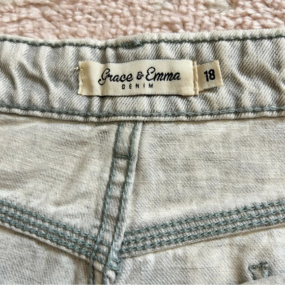 NWT Grace & Emma Straight Leg Distressed Stone Wash Jean Size 18 Gray White - Picture 6 of 13